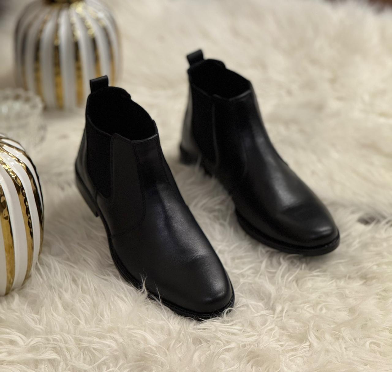 Walk Worthy Chelsea Boots — Pure Black